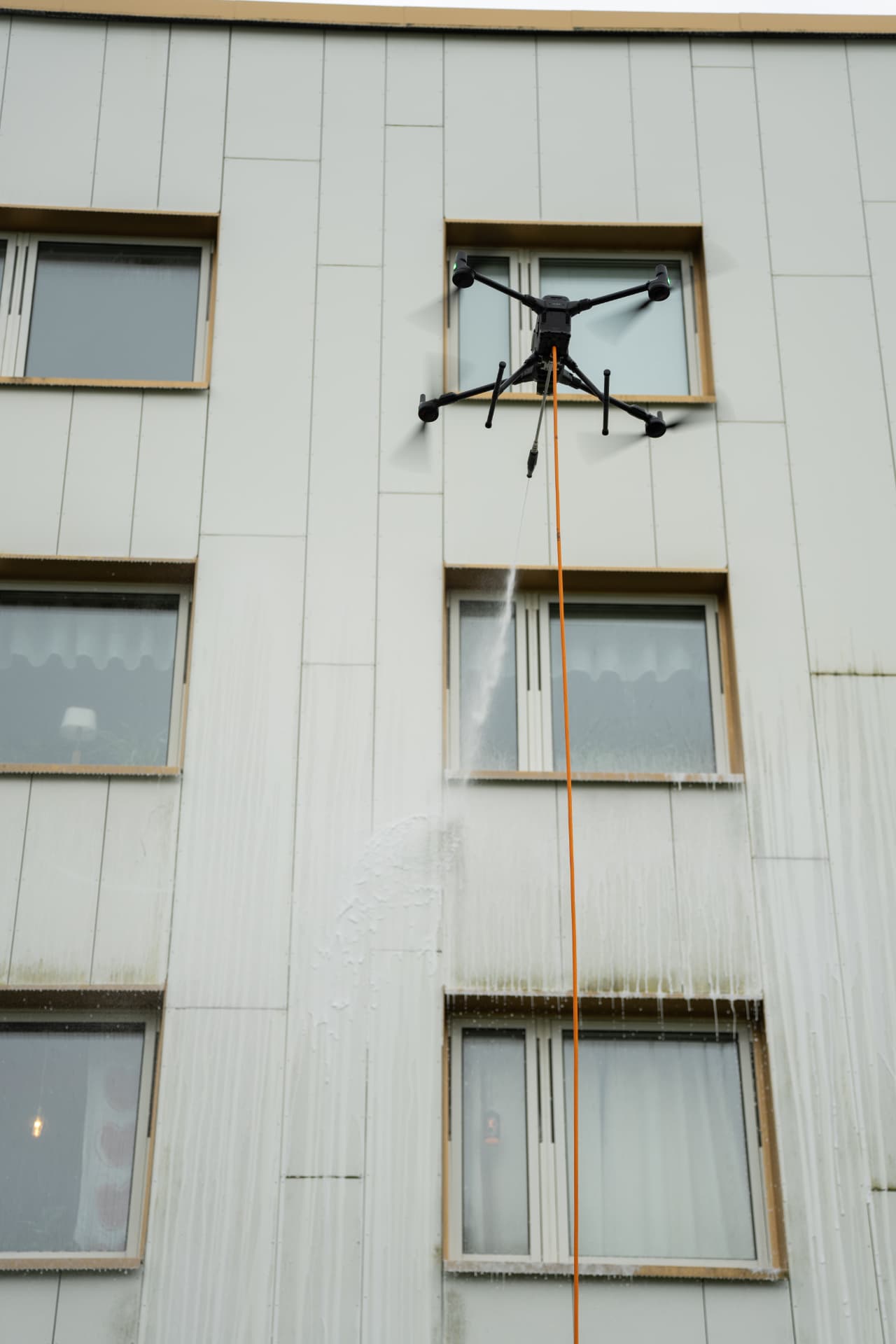 Fasadtvätt med drönare på flerbostadshus i Göteborg